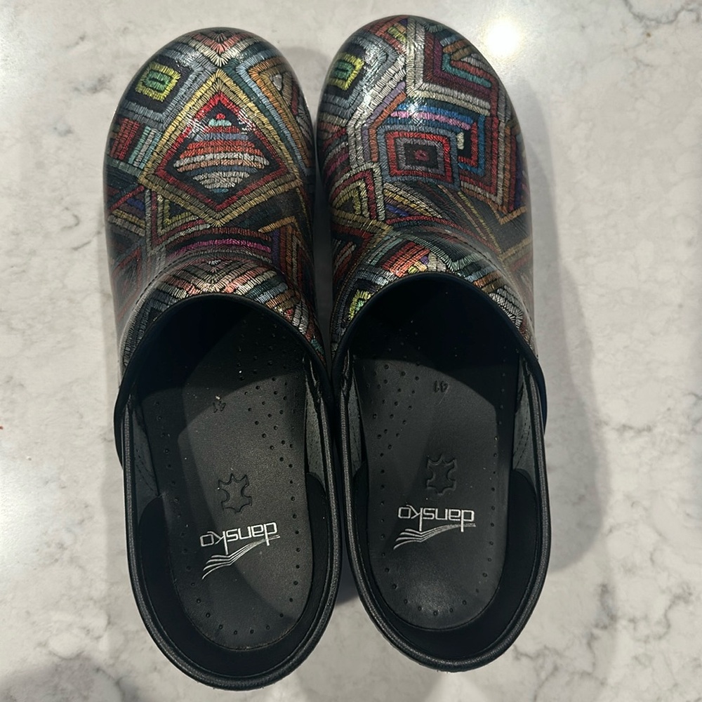 Multicolor dansko worn twice!